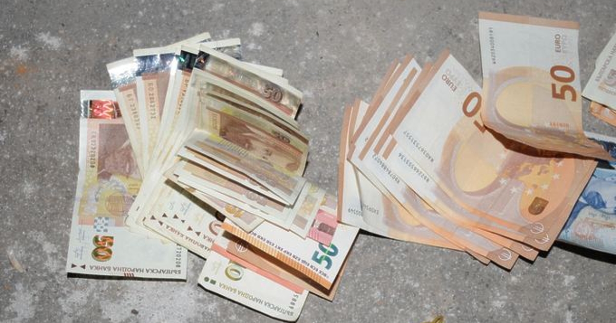 Баща и син са обрали шофьор, кайто рано тази сутрин близо