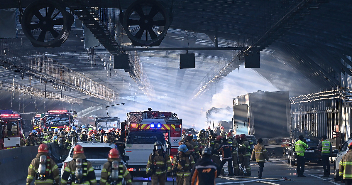 Най-малко петима души загинаха, а 37 бяха ранени при тежка