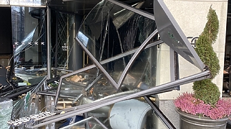 Най големият аквариум в Берлин Аквадом се спука рано тази сутрин