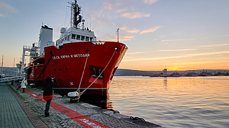 Потегли 31 вата българска експедиция до Антарктида Военният научноизследователски кораб Св св