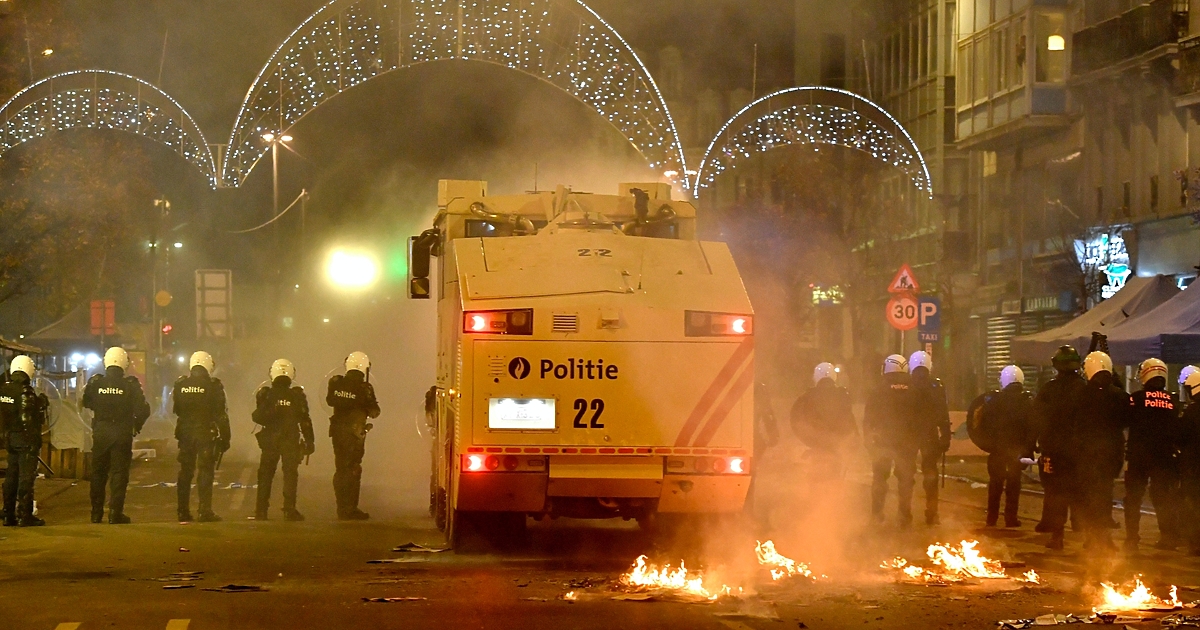 Полицията в Брюксел арестува около 100 души при сблъсъци, избухнали