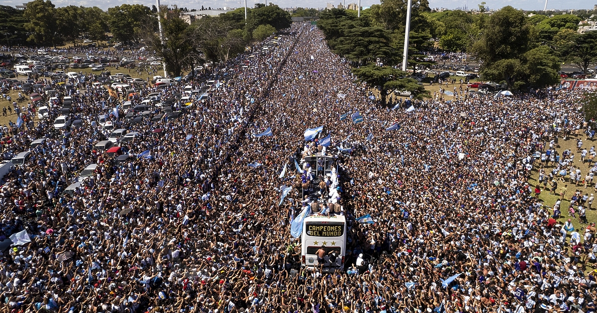 Над 5 милиона души заляха улиците на Буенос Айрес при посрещането