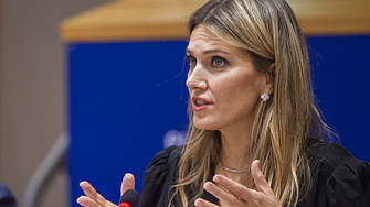 Бившият зам председател на Европейския парламент Ева Кайли остава в ареста Съдът