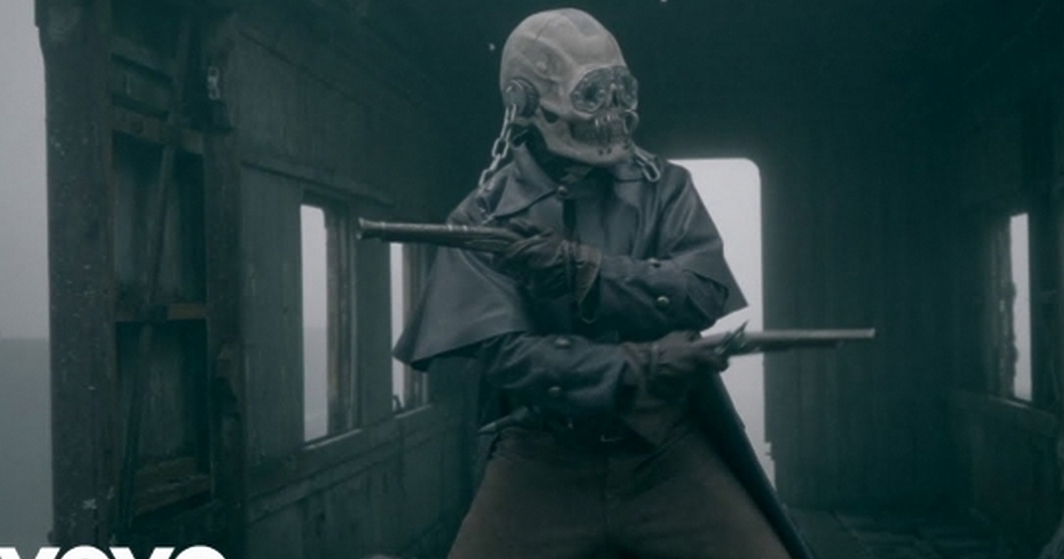 Разбира се, Негово злодейско величество Вик Ратълхед - талисманът на