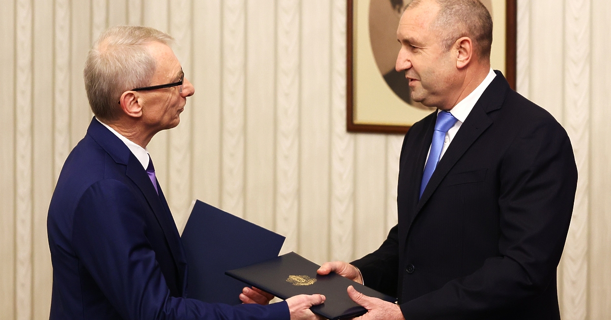 Може да сме в политическа криза, но опитите за разрешаването