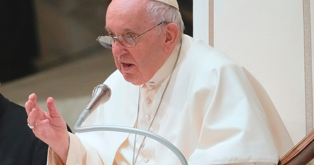 Папа Франциск призова днес хората да харчат по-малко за коледните