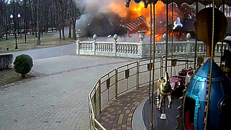 Анна Гин е журналистка и писателка живее в украинския град Харкив