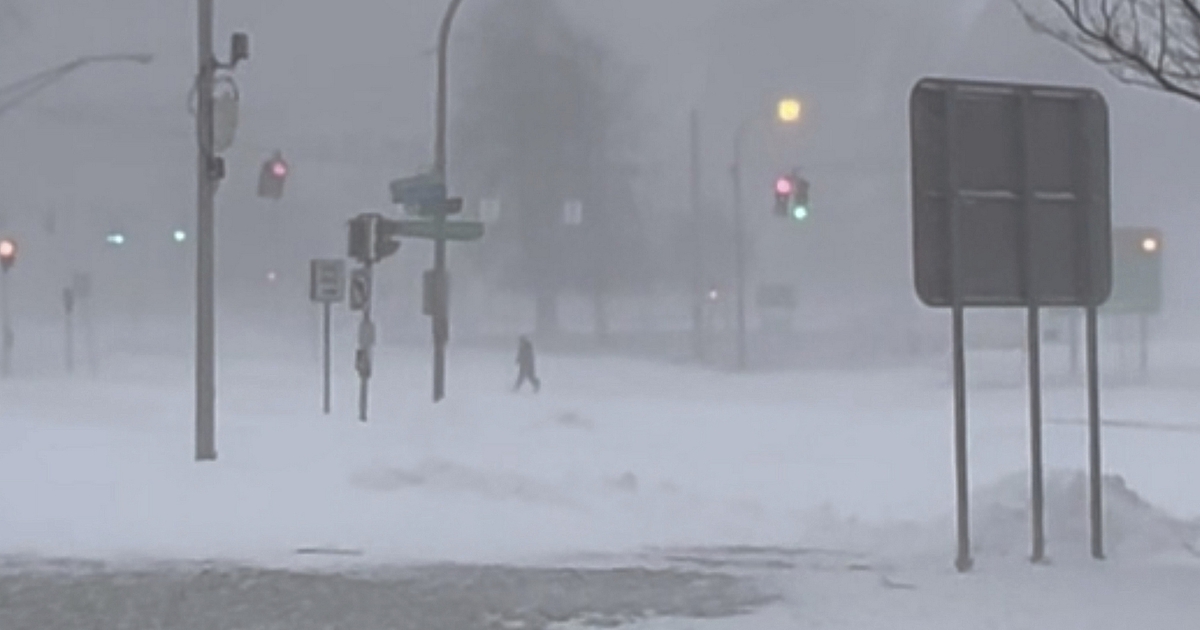 Двадесет и осем са вече жертвите на снежната буря, връхлетяла САЩ,