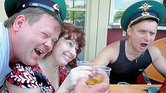 Анна Гин е журналистка и писателка живее в украинския град Харкив