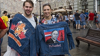 Анна Гин е журналистка и писателка живее в украинския град Харкив