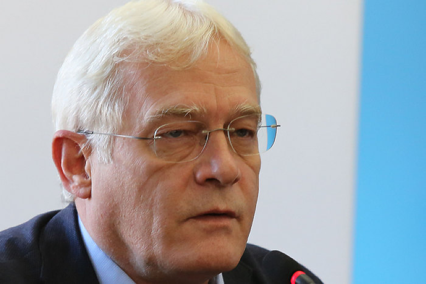 Парламентът освободи предсрочно управителя на НЗОК проф. Салчев