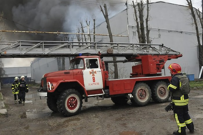 Цистерна се запали след катастрофа на кръгово движение в Костинброд