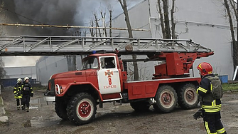 Цистерна се запали след катастрофа на кръгово движение в Костинброд