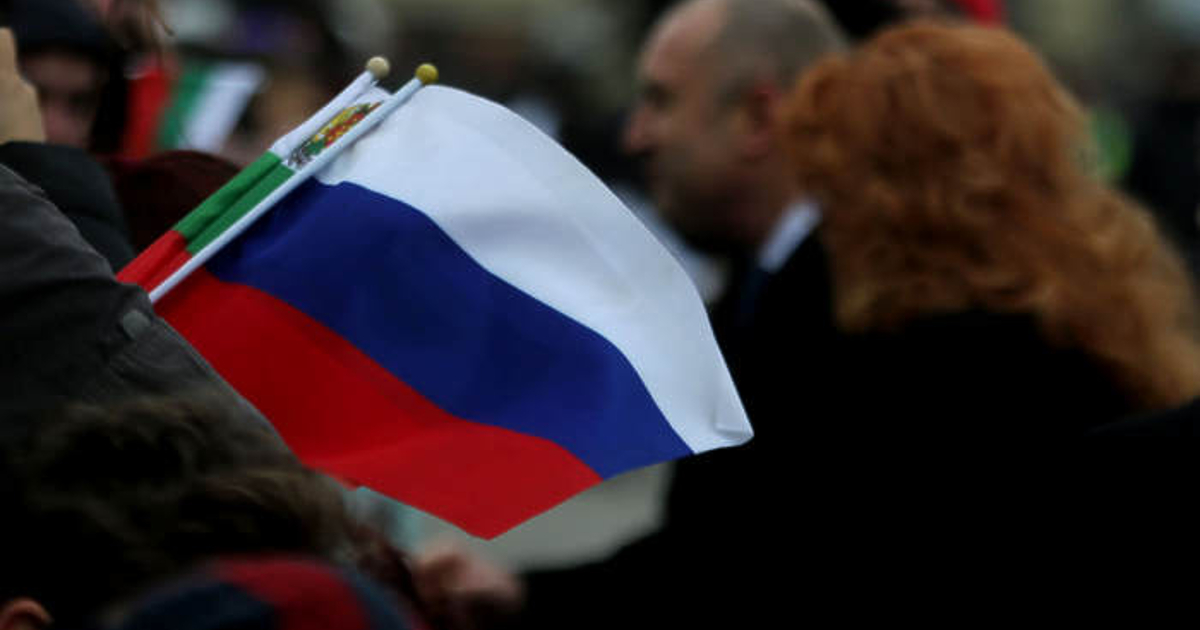 Мнозина сляпо вярват, че изходът от политическата криза е в