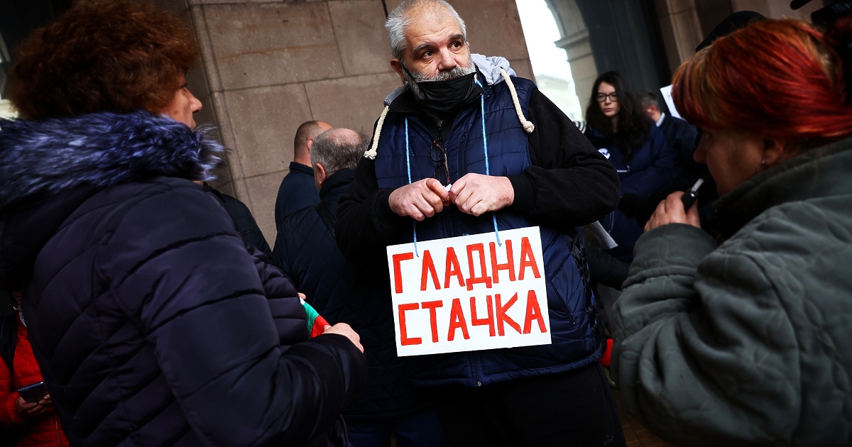 Хора с увреждания излязоха на протест пред Министерския съвет .