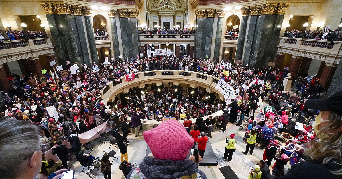 Хиляди привърженици на правото на аборт се събраха в неделя