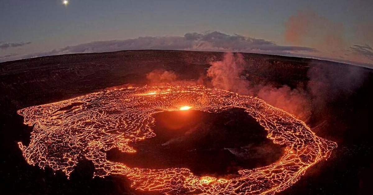 Вулканът Килауеа на Хаваите започна да изригва, предаде Асошиейтед прес,