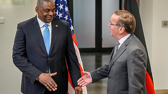 Украйна призова в четвъртък Западът най накрая да й изпрати тежки