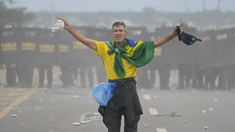Около 1200 души са били задържани за участие в бунтовете