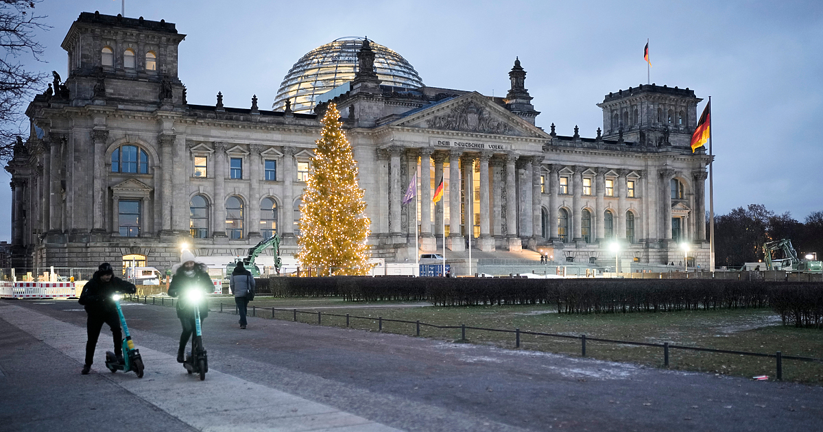 На площада под двойните кули на готическата катедрала в Кьолн
