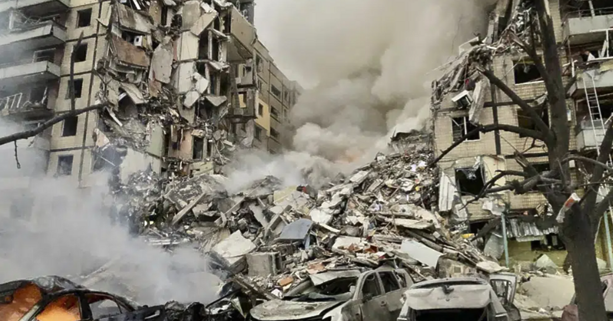 Броят на потвърдените жертви при руския ракетен удар по жилищен