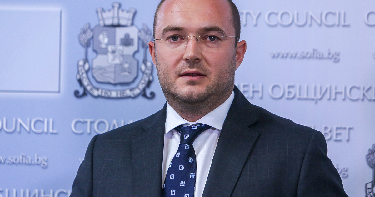 Връщане на едномесечната карта за една линия предложи днес председателят