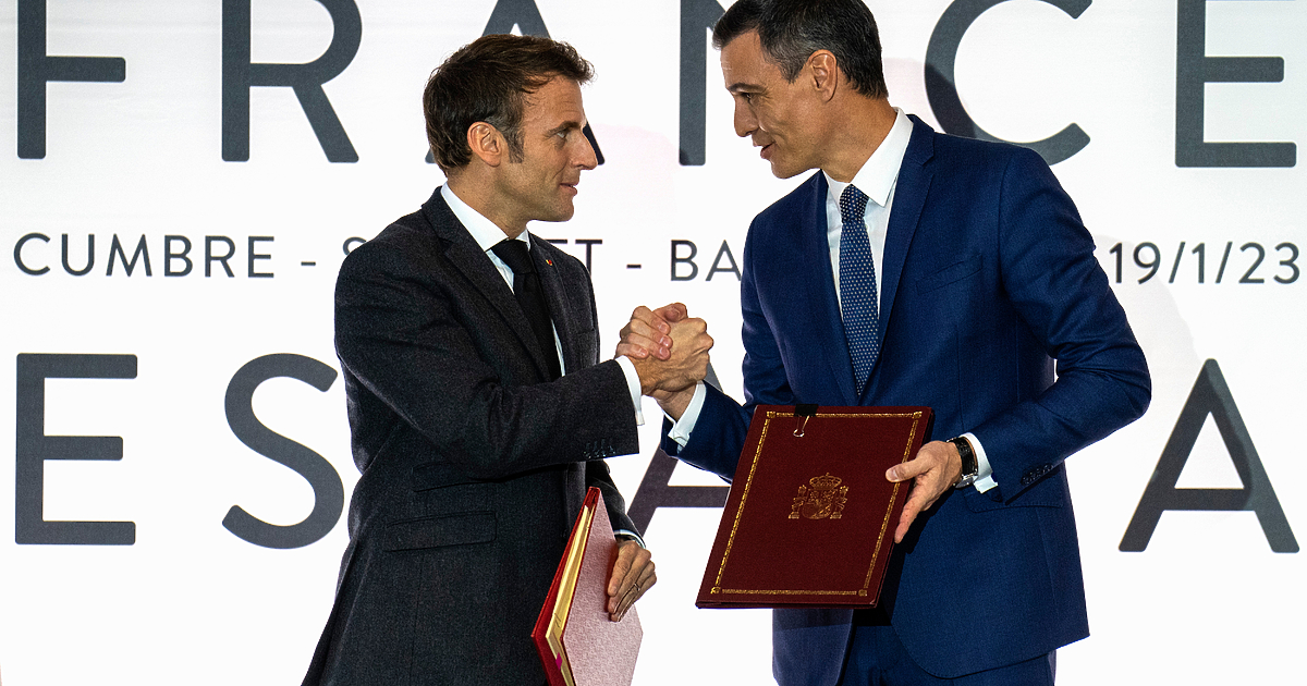 Президентът на Франция Еманюел Макрон и премиерът на Испания Педро