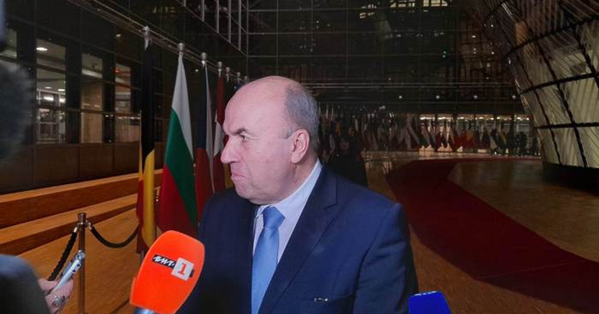 Правото на вето е като атомното оръжие. Неговата сила е