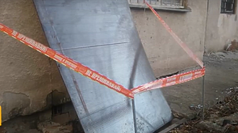 Жена и куче са пропаднали в 3 метрова шахта в столичния