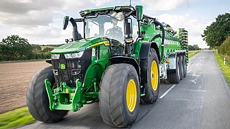 Производителят на трактори John Deere се съгласи да даде на