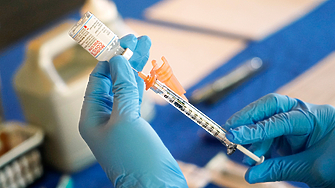 Двойната ваксинация срещу COVID 19 и сезонен грип е свързана с