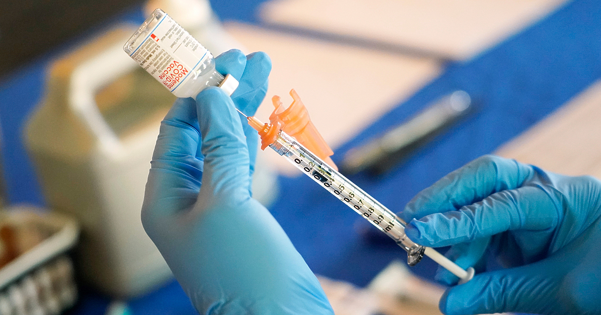 Двойната ваксинация срещу COVID-19 и сезонен грип е свързана с
