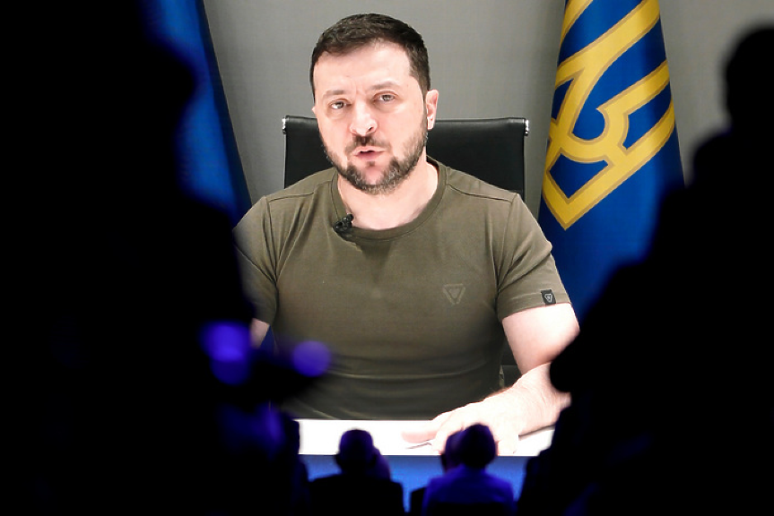 Корупционни скандали в две украински министерства. Зеленски обещава твърд подход