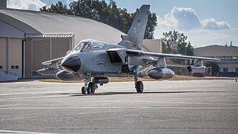 Германия засега не планира да изпрати изтребители на Украйна съобщиха