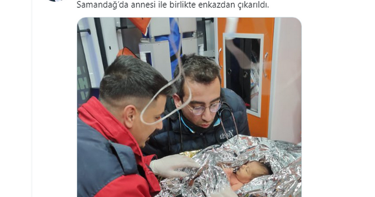 Десетдневно бебе и майка му бяха спасени от развалините 90