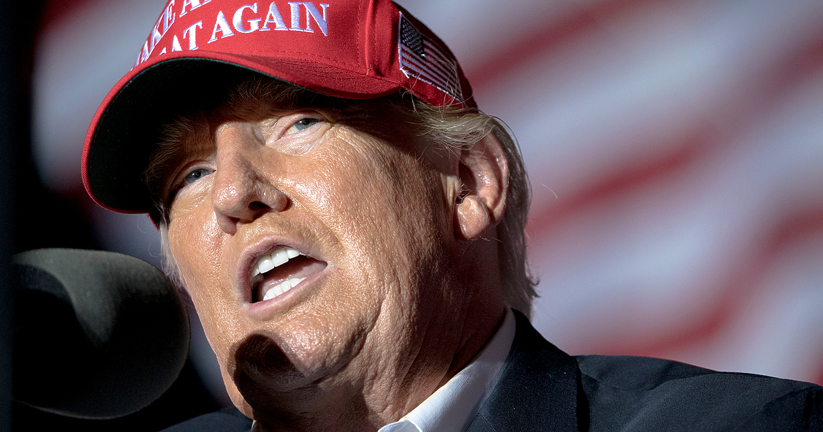 Компания Мета възстанови достъпа на бившия американски президент Доналд Тръмп до