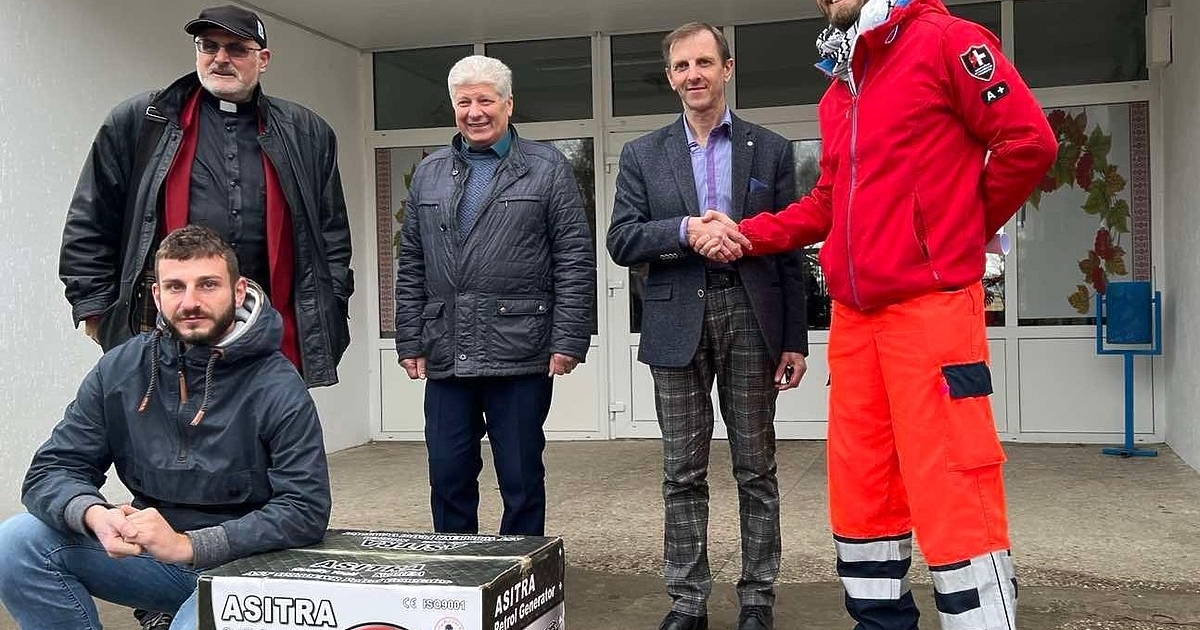 Не че е изненада, но кафява канонада от проруски тролове застигна