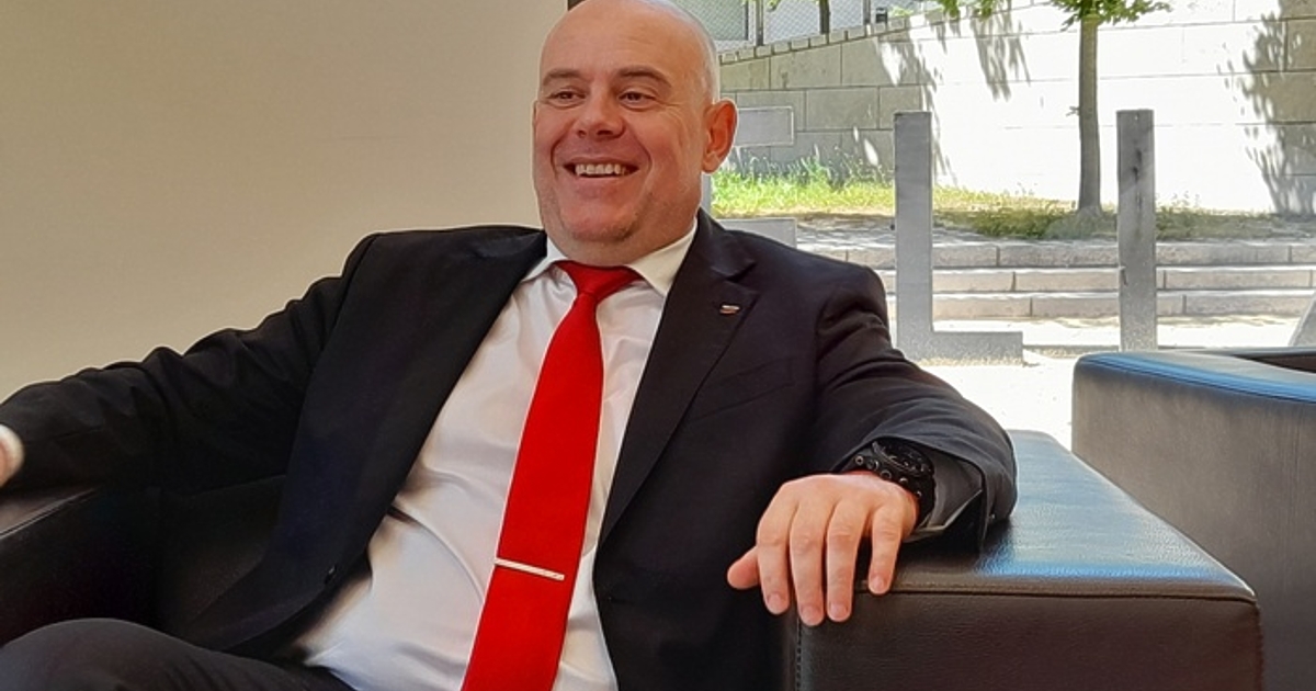 По любимия си напоследък маниер - че всички са виновни,