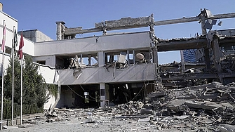 Анна Гин е журналистка и писателка живее в украинския град Харкив