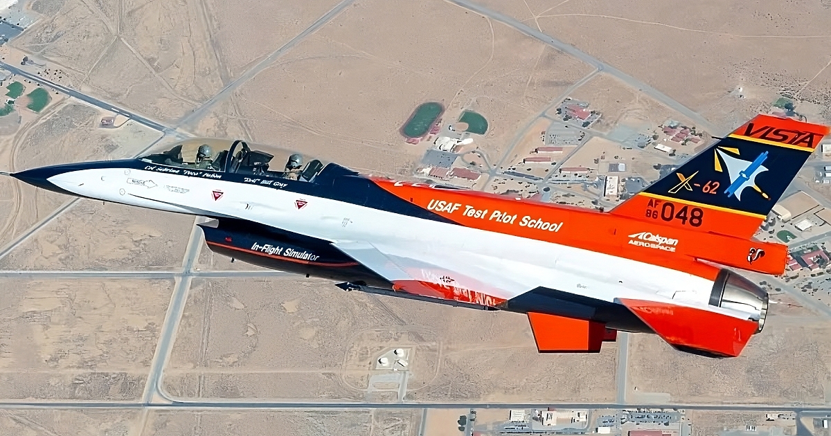 Изкуствен интелект е управлявал над 17 часа тренировъчен изтребител на