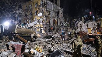 Руска ракета разрушава жилищен блок, най-малко трима убити