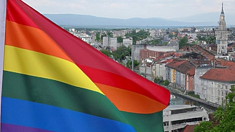 Браковете на еднополови двойки в Словения вече са законни от
