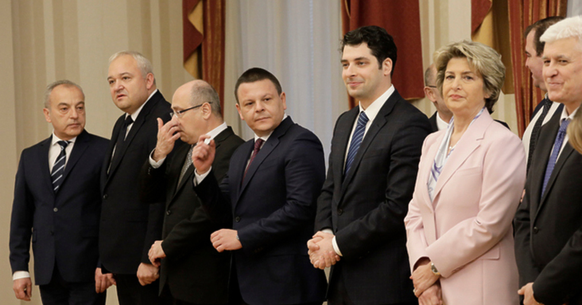 Новото-старо правителство на Гълъб Донев бе разпуснато, за да бъде