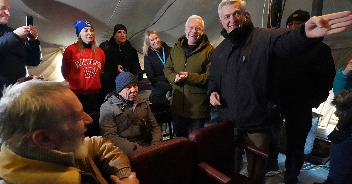 Президентът на Украйна Володимир Зеленски е призовал високопоставен служител на