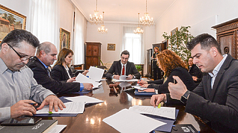 Министърът на правосъдието Крум Зарков е подписал споразумение с всички
