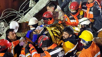Броят на жертвите на силното земетресение което удари Турция и