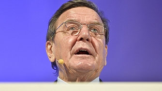 Бившият германски канцлер Герхард Шрьодер няма да бъде изключен от
