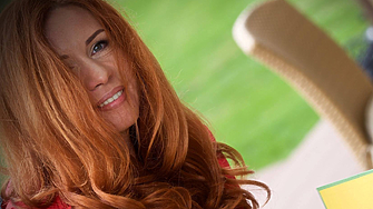 Анна Гин е журналистка и писателка живее в украинския град Харкив