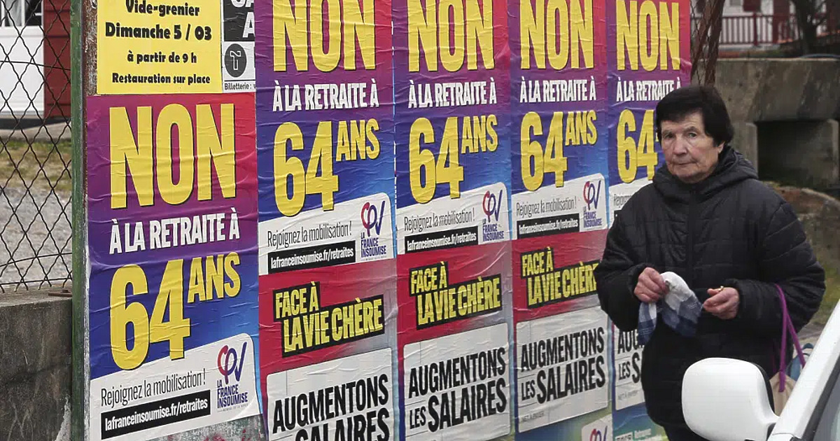 Събирачи на отпадъци, общински служители и влакови машинисти са сред хората,