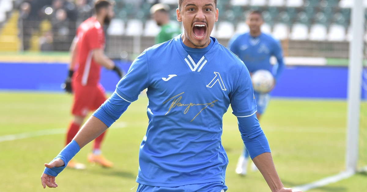 Левски най-сетне записа победа в официален мач - пет месеца